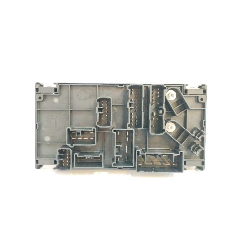 CAJA RELES / FUSIBLES