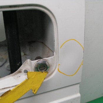 Recambio de puerta delantera izquierda para dfsk v22 1.3 cc referencia OEM IAM  NECESITA REPARACION 