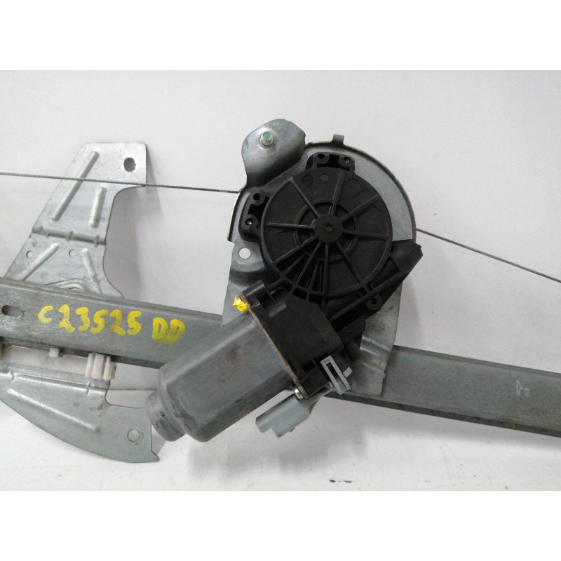 ELEVALUNAS DELANTERO DERECHO