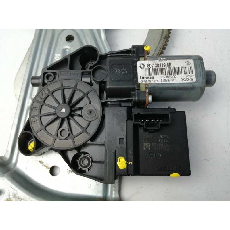 ELEVALUNAS DELANTERO DERECHO 807301396R