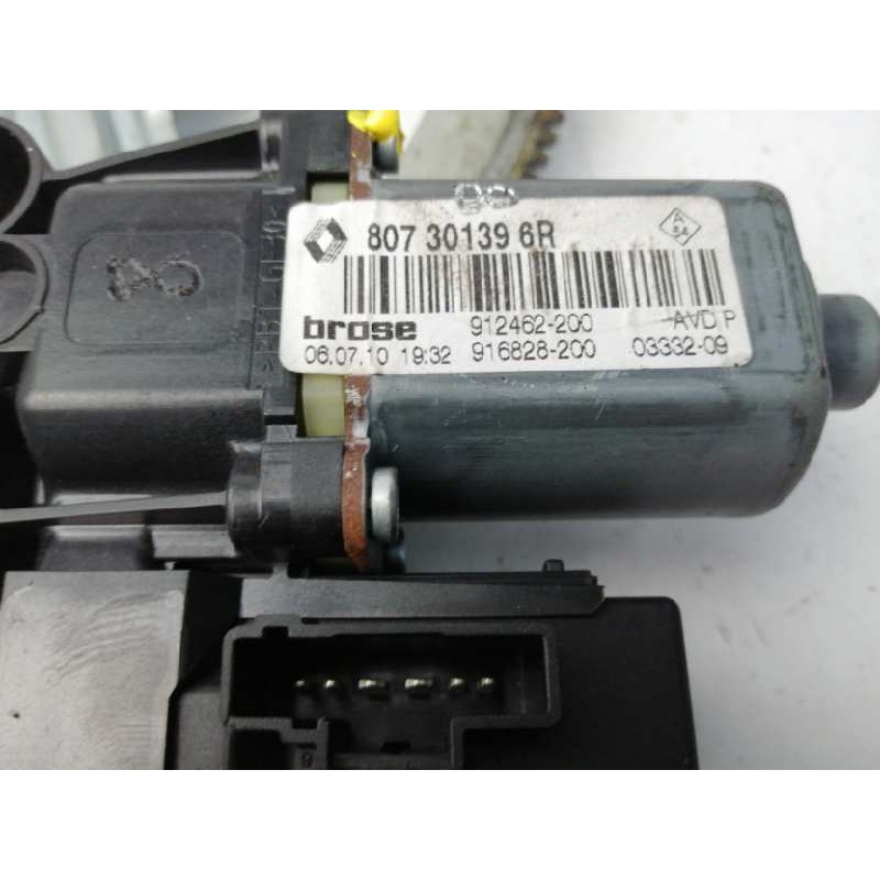 ELEVALUNAS DELANTERO DERECHO 807301396R