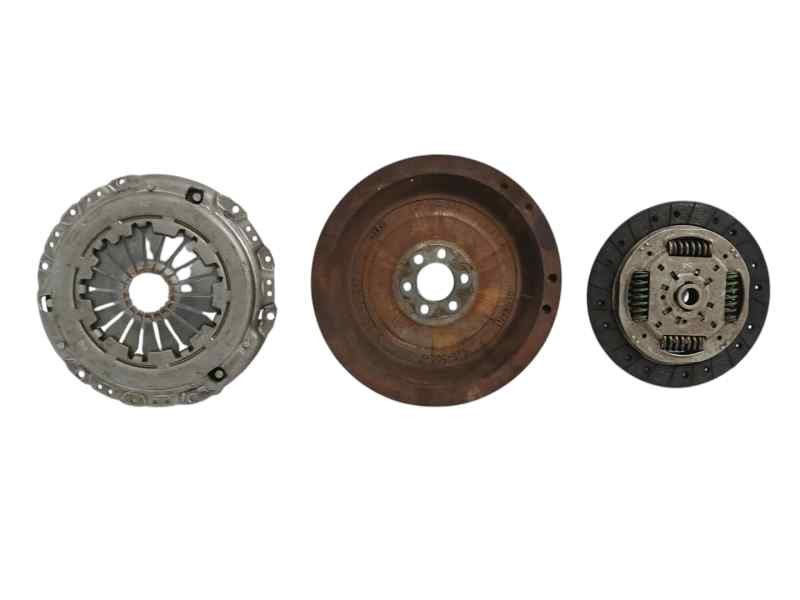Recambio de kit embrague para volkswagen polo (6r1) 1.2 tdi referencia OEM IAM 03P105273 Recambio de kit embrague para volkswagen polo (6r1) 1.2 tdi referencia OEM IAM 03P105273