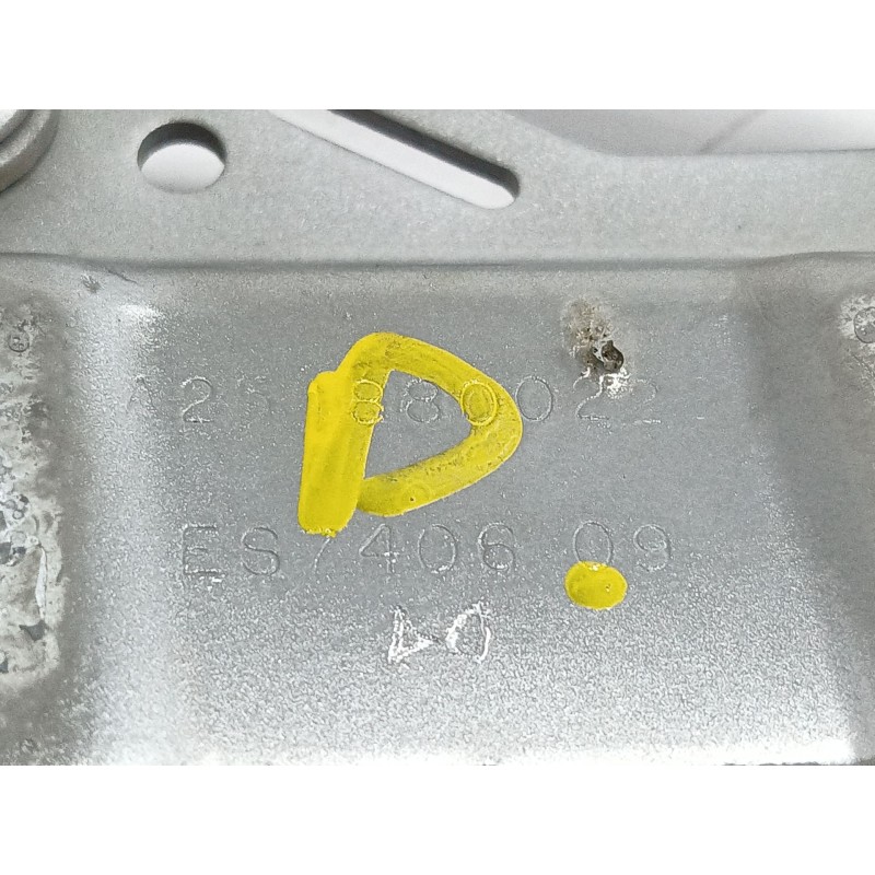 BISAGRA CAPO DERECHA ES740609