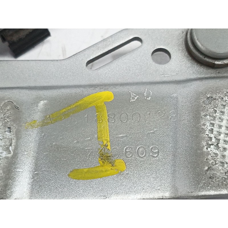 BISAGRA CAPO IZQUIERDA ES740609