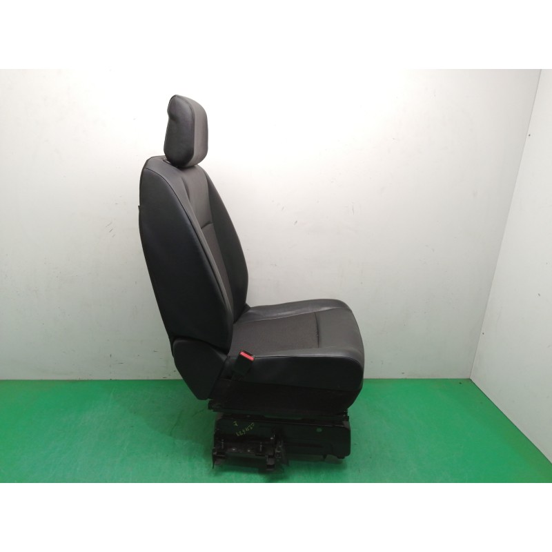 ASIENTO DELANTERO IZQUIERDO