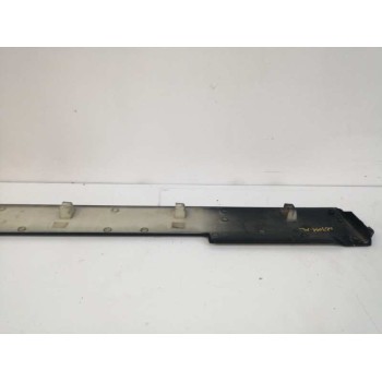 Recambio de moldura para mercedes-benz vito caja cerrada 6.03  2.1 cdi referencia OEM IAM A6396913308 LATERAL DERECHA 