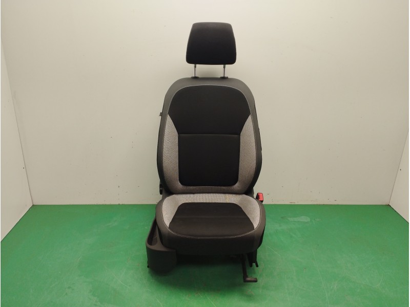 Recambio de asiento delantero derecho para skoda fabia combi 1.0 mpi referencia OEM IAM Recambio de asiento delantero derecho para skoda fabia combi 1.0 mpi referencia OEM IAM