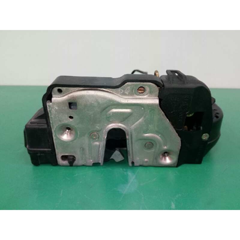 Recambio de cerradura puerta trasera derecha para mercedes-benz clase c (w203) berlina 220 cdi (203.006) referencia OEM IAM 2037