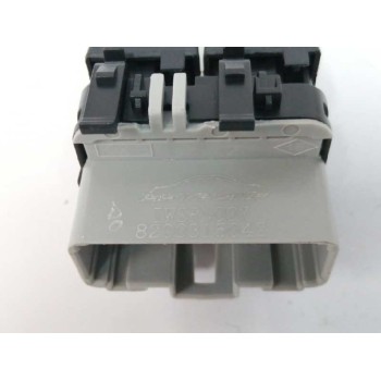 Recambio de mando elevalunas delantero derecho para renault scenic ii confort expression referencia OEM IAM 8200315042  