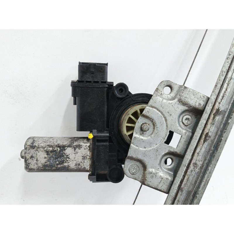 ELEVALUNAS DELANTERO DERECHO