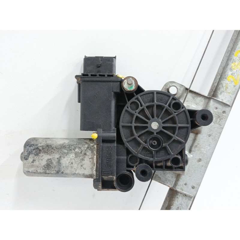 ELEVALUNAS DELANTERO IZQUIERDO