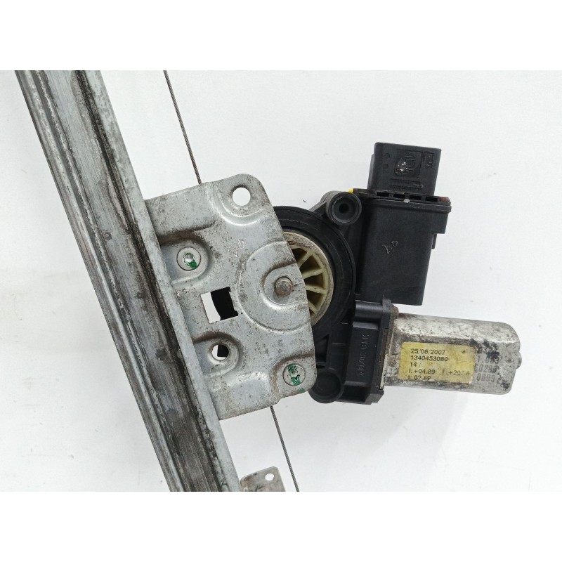 ELEVALUNAS DELANTERO IZQUIERDO