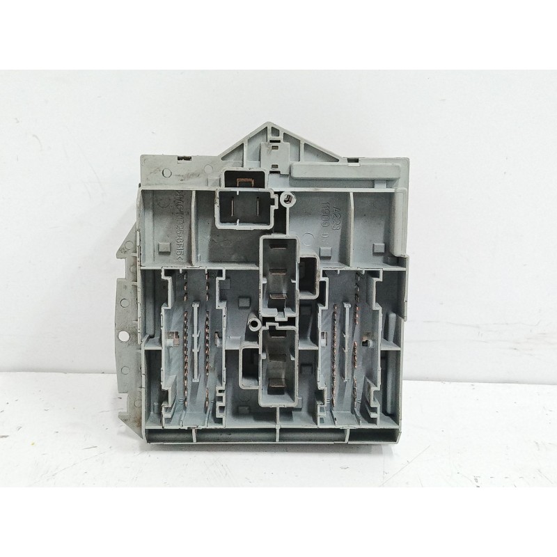 CAJA RELES / FUSIBLES