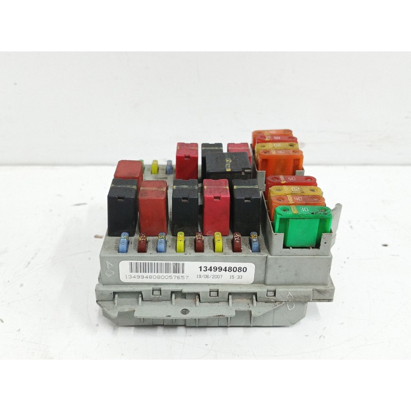 CAJA RELES / FUSIBLES