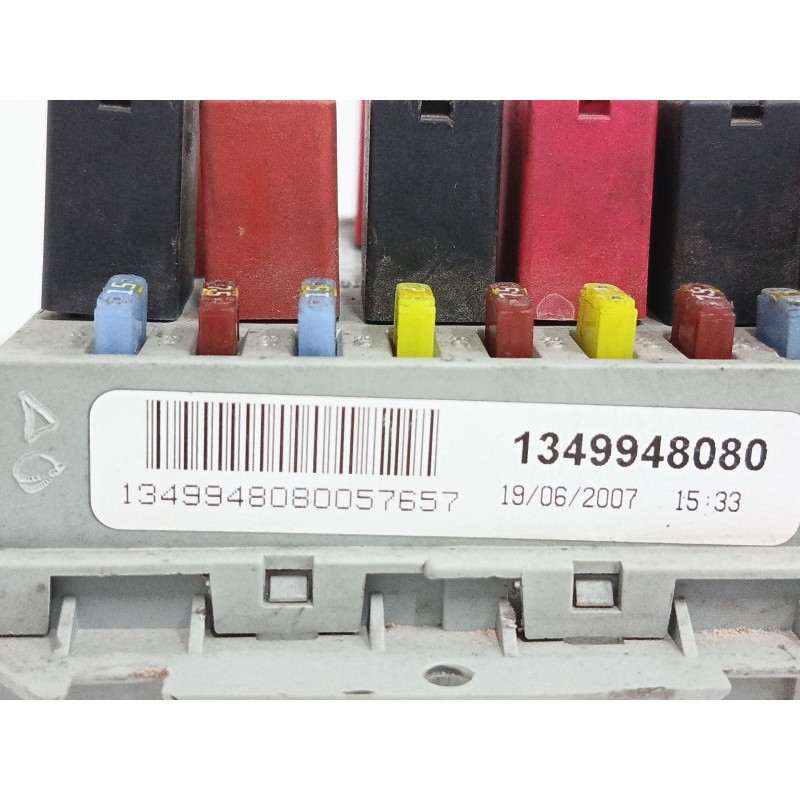 CAJA RELES / FUSIBLES