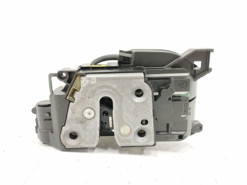 Recambio de cerradura puerta trasera derecha para renault megane iii berlina 5 p 1.6 16v referencia OEM IAM 825020001R  