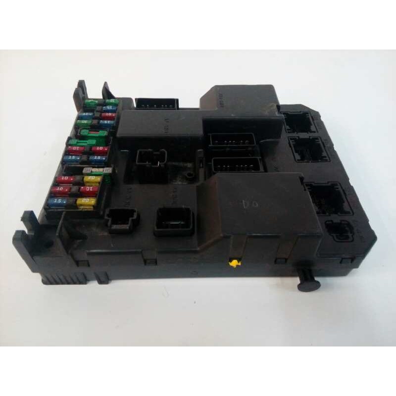 CAJA RELES / FUSIBLES