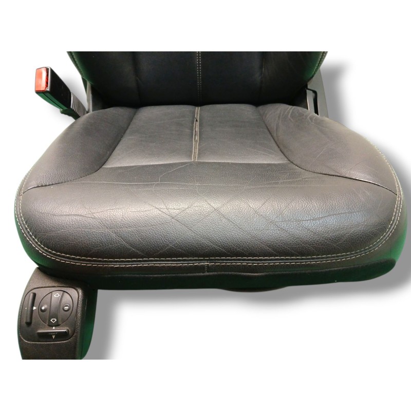 ASIENTO DELANTERO IZQUIERDO