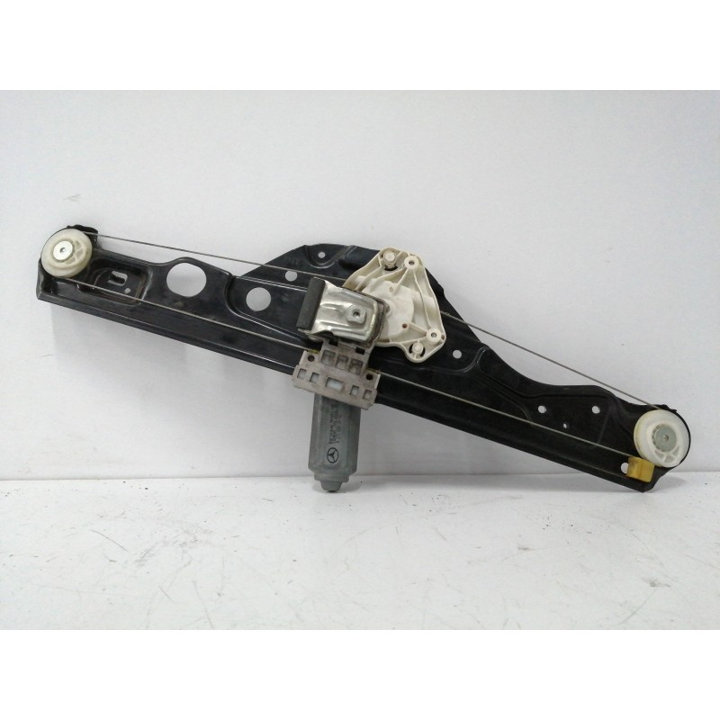 ELEVALUNAS TRASERO DERECHO A2117300246