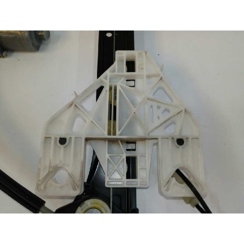 ELEVALUNAS TRASERO DERECHO 5Q0959802