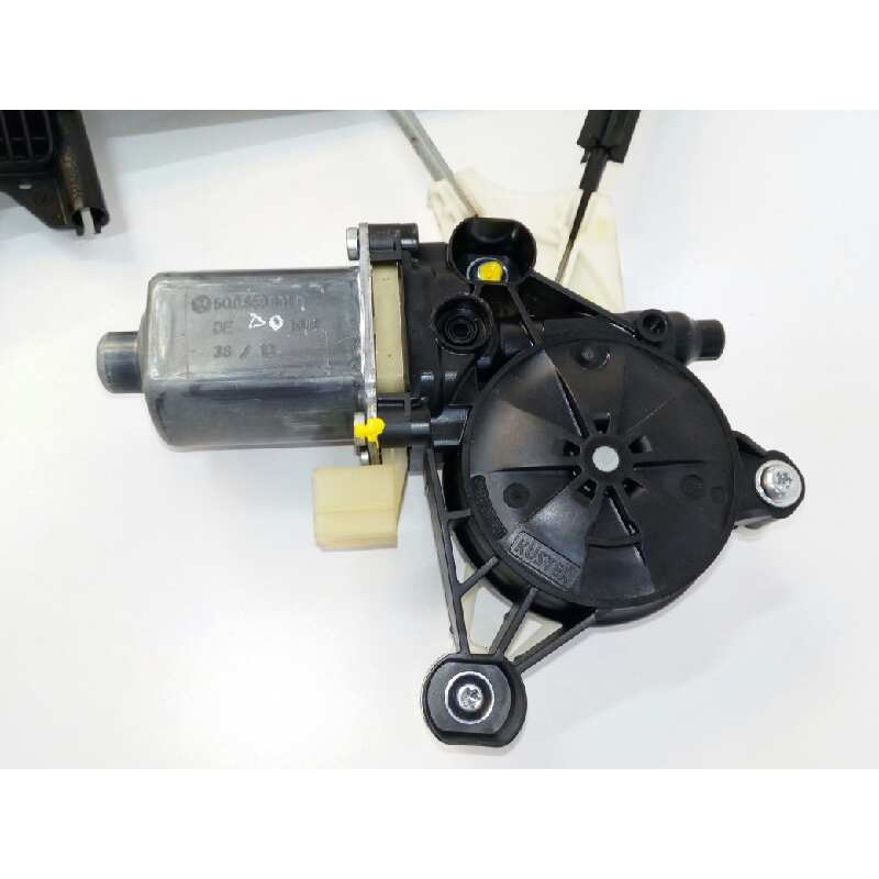 ELEVALUNAS DELANTERO DERECHO 5Q0959801B