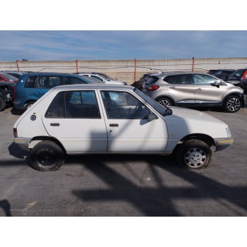 peugeot 205 berlina del año 1992