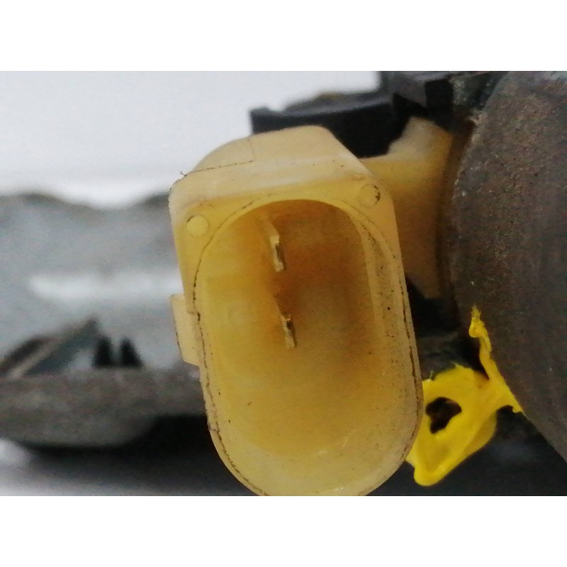 ELEVALUNAS DELANTERO IZQUIERDO