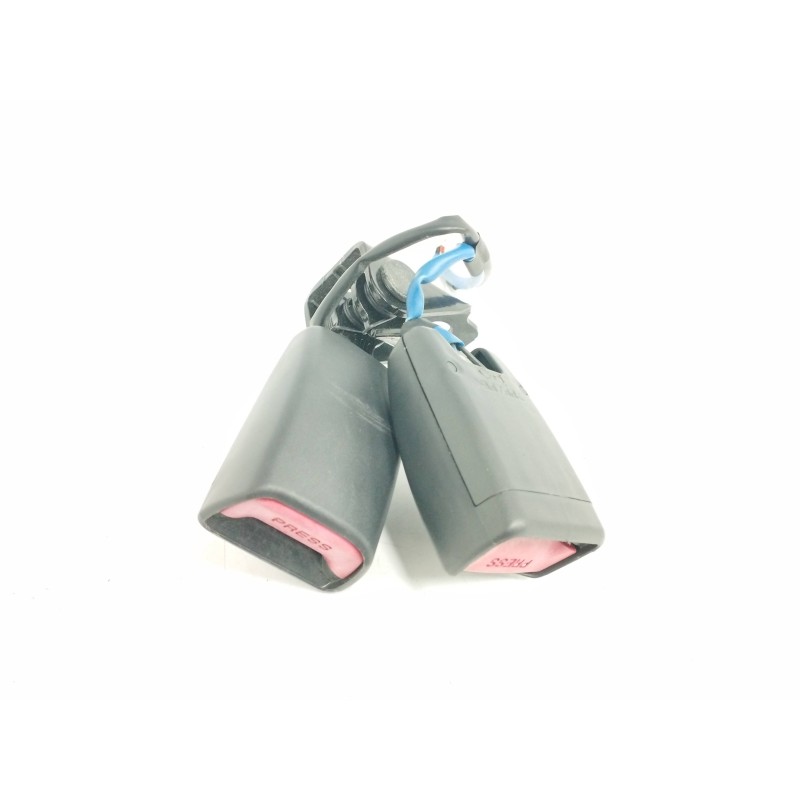 Recambio de enganche cinturon izquierdo para hyundai i30 1.4 cat referencia OEM IAM  TRASERO 
