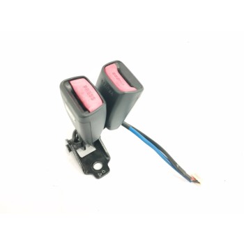Recambio de enganche cinturon izquierdo para hyundai i30 1.4 cat referencia OEM IAM  TRASERO 