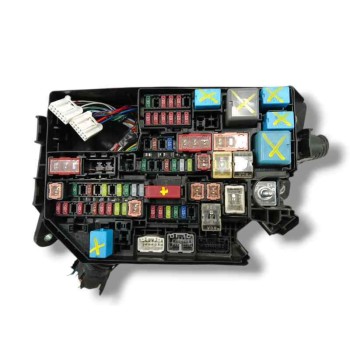 Recambio de caja reles / fusibles para toyota corolla station wagon (_e21_) 2.0 hybrid (mzeh12) referencia OEM IAM 8266202C71  