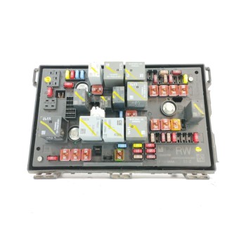 Recambio de caja reles / fusibles para opel astra j lim. 1.7 16v cdti referencia OEM IAM 13343765  