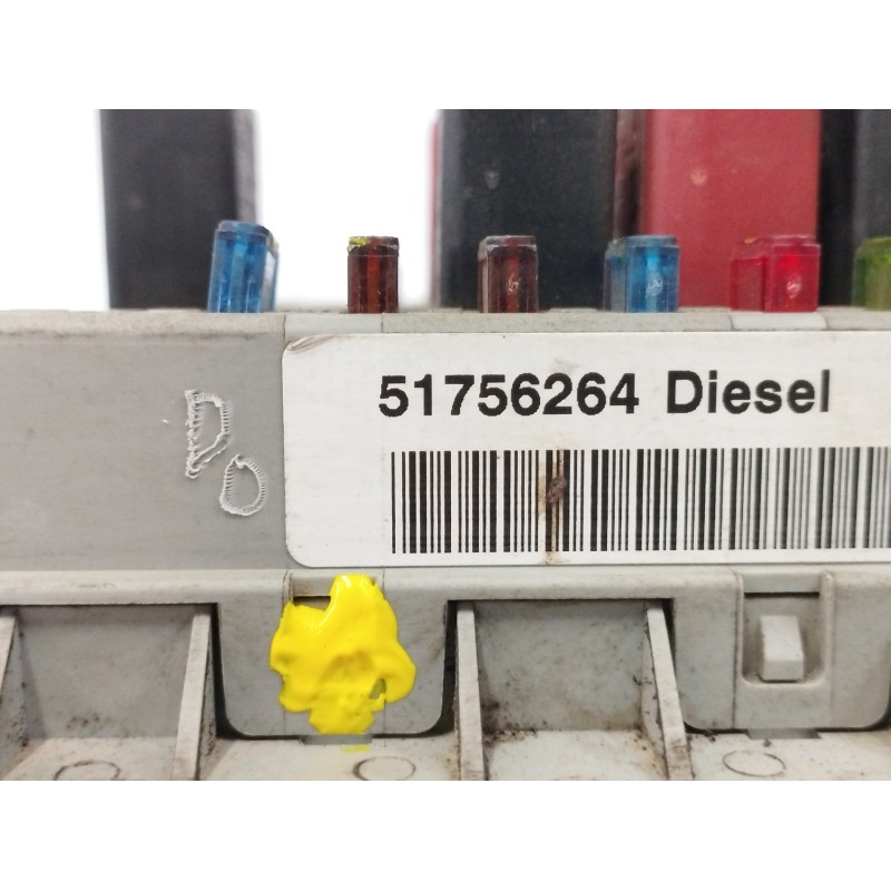 CAJA RELES / FUSIBLES