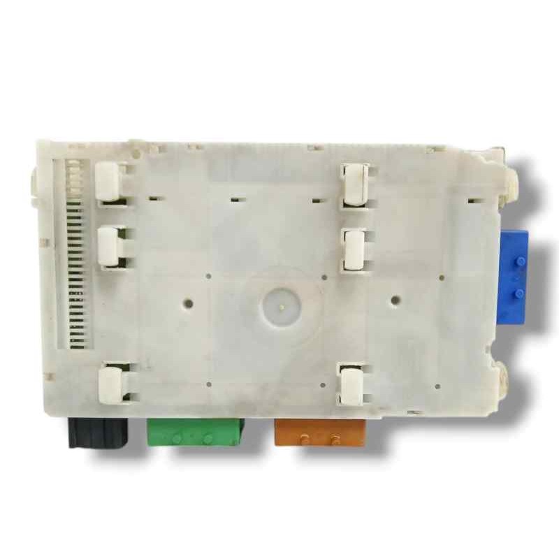 CAJA RELES / FUSIBLES