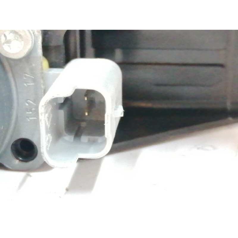 ELEVALUNAS DELANTERO DERECHO 37223000