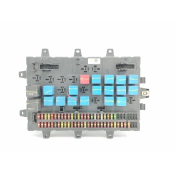Recambio de caja reles / fusibles para renault 430 magnum e2 fsafe mod. 430.18 t gv 316 kw larga distancia referencia OEM IAM 50