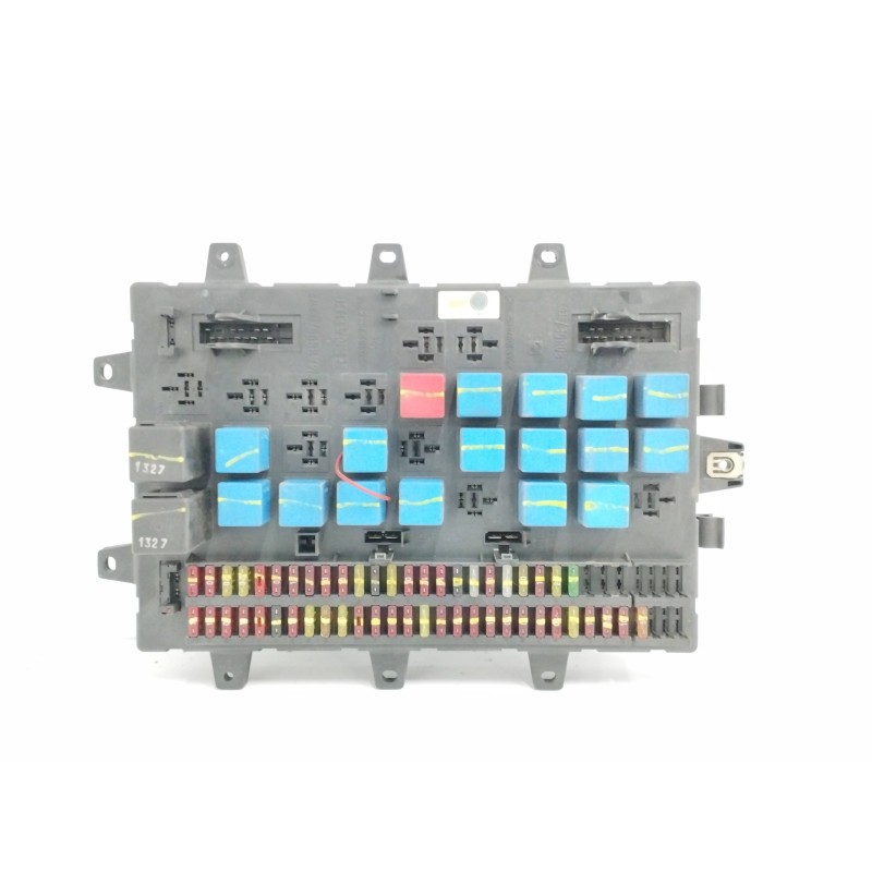 Recambio de caja reles / fusibles para renault 430 magnum e2 fsafe mod. 430.18 t gv 316 kw larga distancia referencia OEM IAM 50