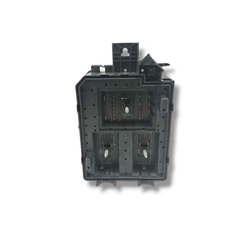 CAJA RELES / FUSIBLES