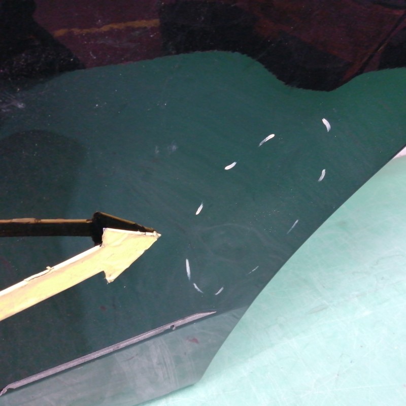 PUERTA TRASERA IZQUIERDA NECESITA REPARACION