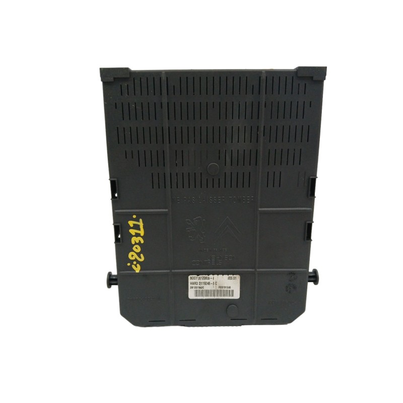 CAJA RELES / FUSIBLES