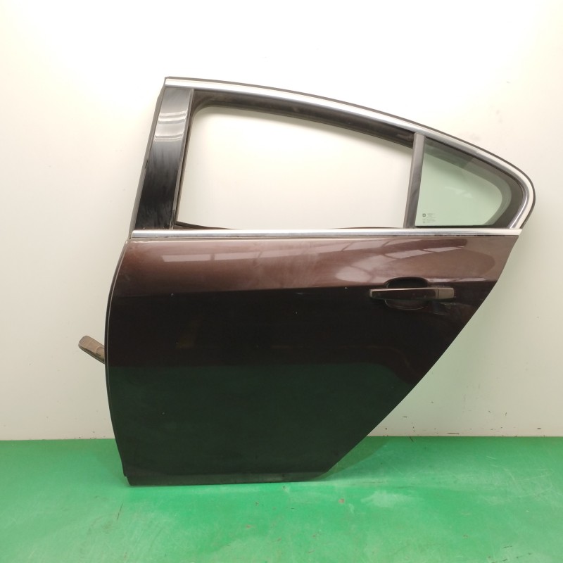 Recambio de puerta trasera izquierda para opel insignia berlina 2.0 cdti cat referencia OEM IAM   