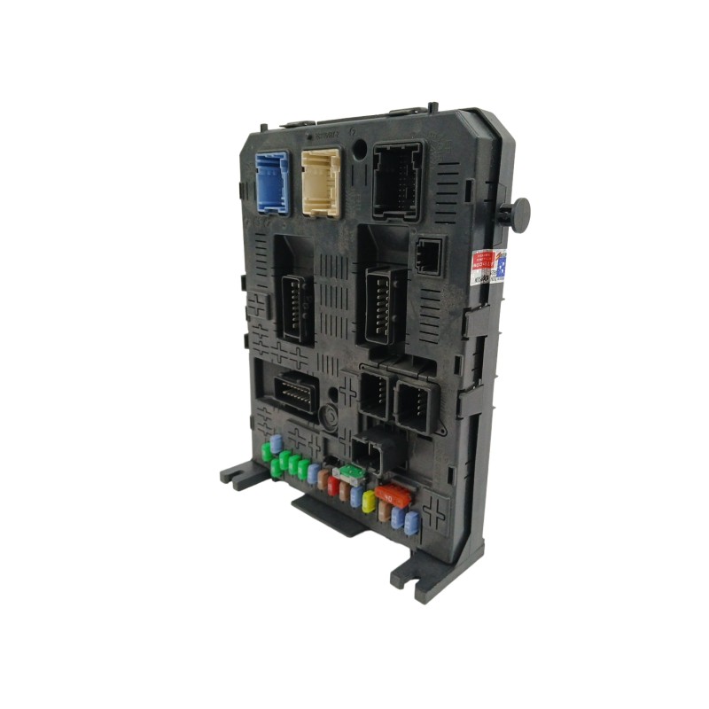 CAJA RELES / FUSIBLES