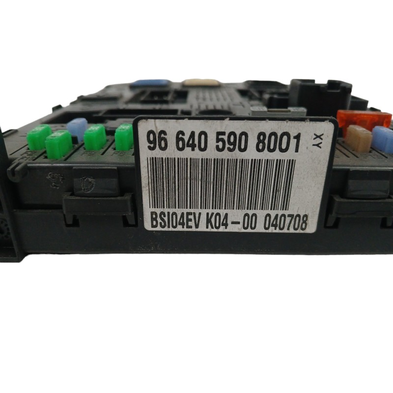 CAJA RELES / FUSIBLES