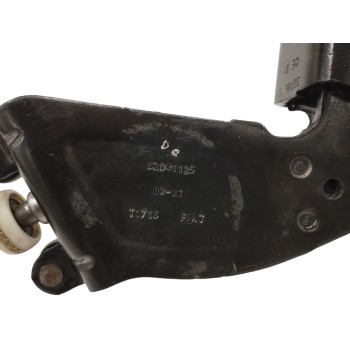 Recambio de soporte / guia puerta corredera para fiat doblo ii (152) 1.6 jtdm 16v referencia OEM IAM 52091125 LATERAL CENTRAL LA