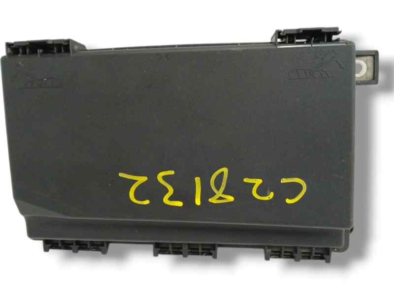Recambio de caja reles / fusibles para opel astra h berlina 1.9 cdti referencia OEM IAM 13206754 5DK00866838 