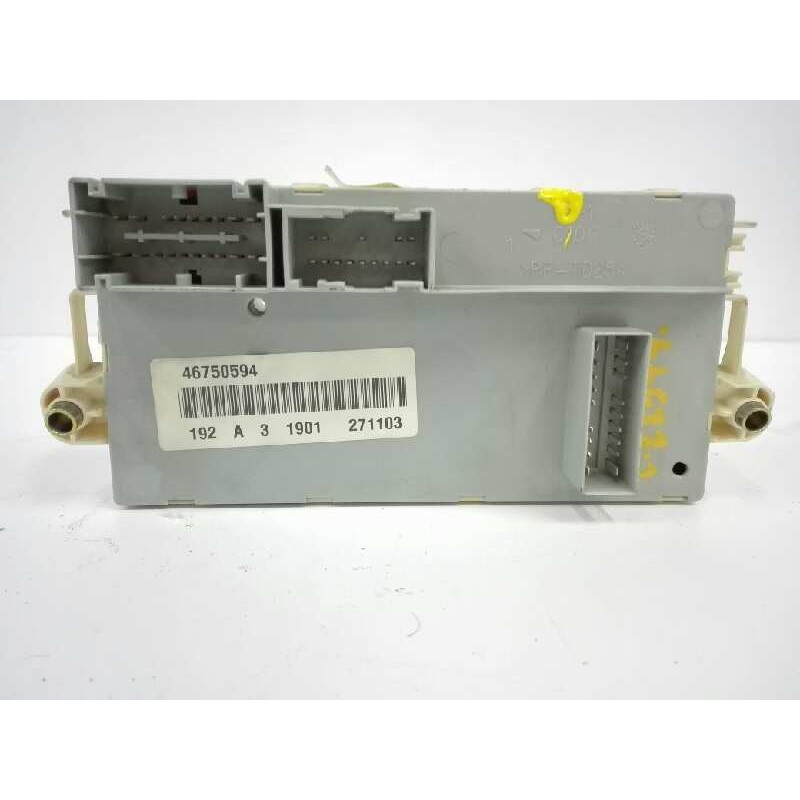 CAJA RELES / FUSIBLES