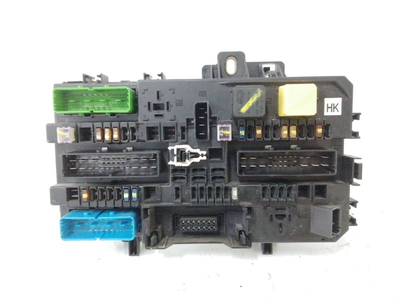 Recambio de caja reles / fusibles para opel astra gtc 1.9 cdti referencia OEM IAM 13206762 5DK00866932 