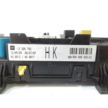 Recambio de caja reles / fusibles para opel astra gtc 1.9 cdti referencia OEM IAM 13206762 5DK00866932 