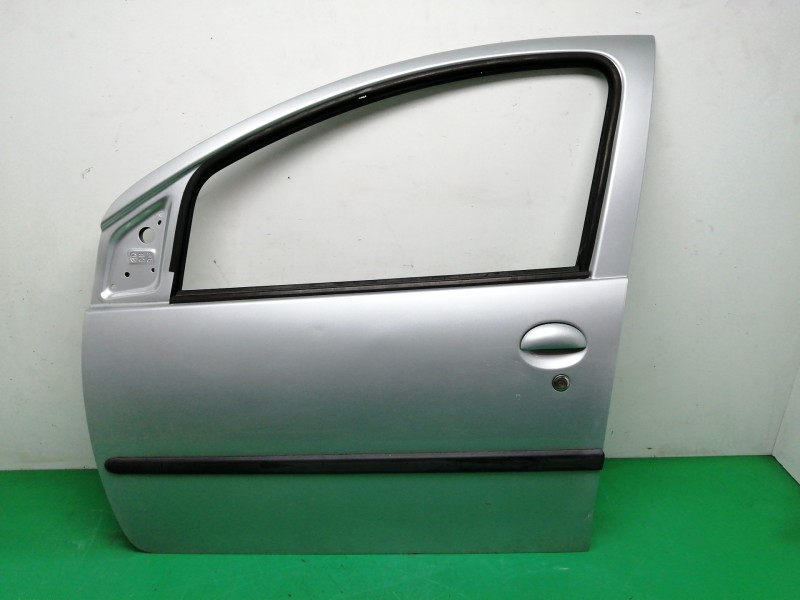 Recambio de puerta delantera izquierda para peugeot 107 1.0 cat (384f) referencia OEM IAM OBSERVAR FOTOS Recambio de puerta delantera izquierda para peugeot 107 1.0 cat (384f) referencia OEM IAM OBSERVAR FOTOS