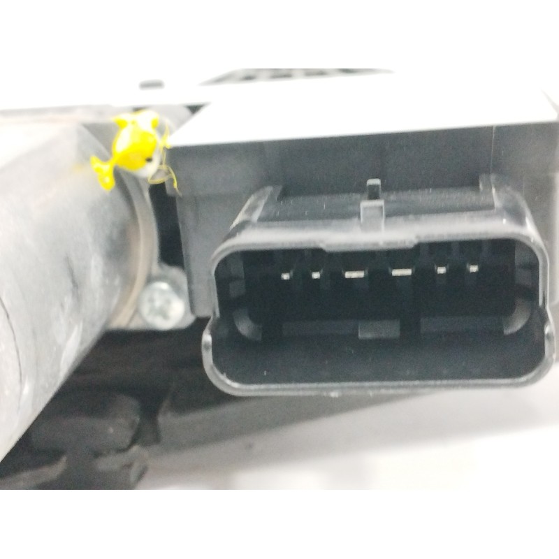 ELEVALUNAS DELANTERO IZQUIERDO