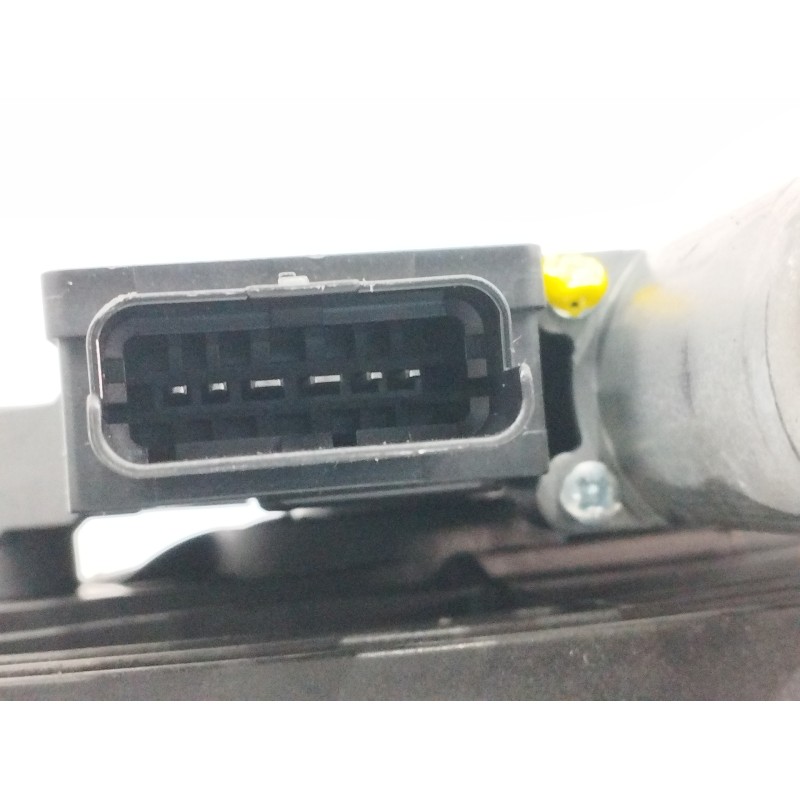 ELEVALUNAS TRASERO DERECHO